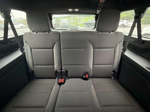 Used 2025 Chevrolet Suburban LS AWD/4WD image 16