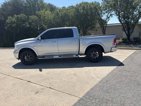 Used 2017 RAM 1500 Laramie w/ Convenience Group AWD/4WD image 7