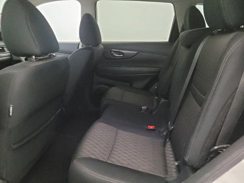 Used 2018 Nissan Rogue SV image 18