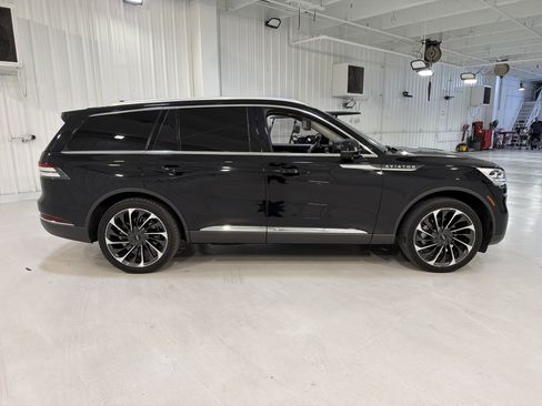 Used 2023 Lincoln Aviator Reserve w/ Equipment Group 201A image 6