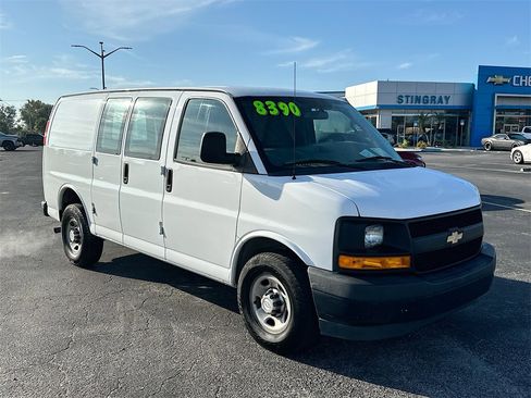 Used 2017 Chevrolet Express 2500 image 3