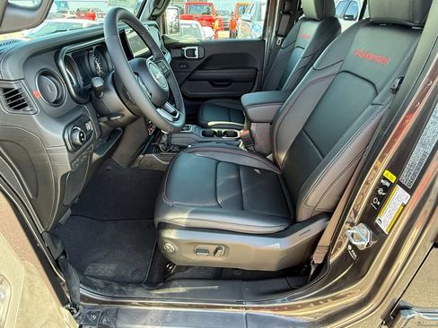 New 2025 Jeep Gladiator Rubicon image 17