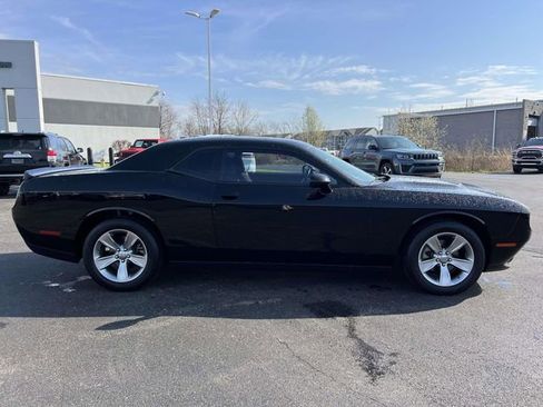 Used 2022 Dodge Challenger SXT RWD image 8