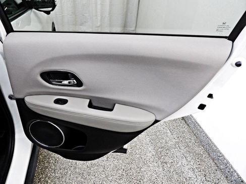 Used 2017 Honda HR-V EX image 12