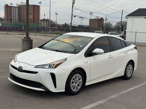 Used 2019 Toyota Prius L Eco image 4