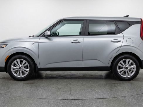 Used 2025 Kia Soul LX w/ LX Technology Package FWD image 5