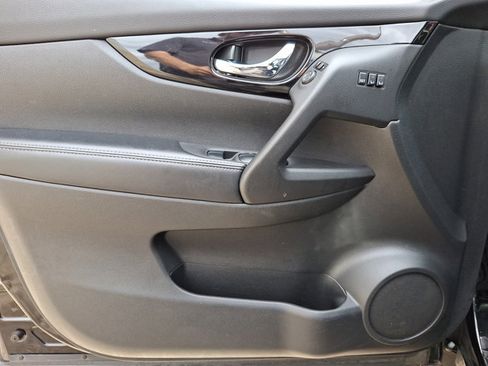 Used 2022 Nissan Rogue Sport SV w/ Technology Package image 12