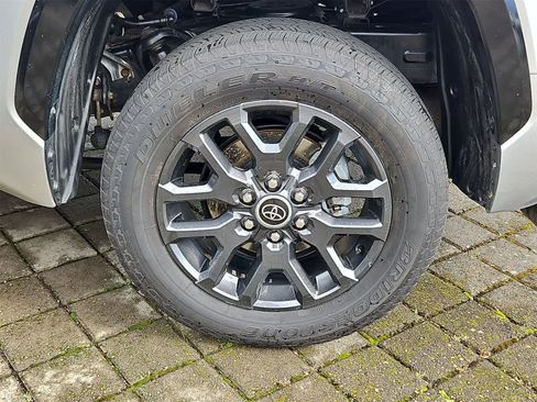 Used 2022 Toyota Tundra Platinum image 13