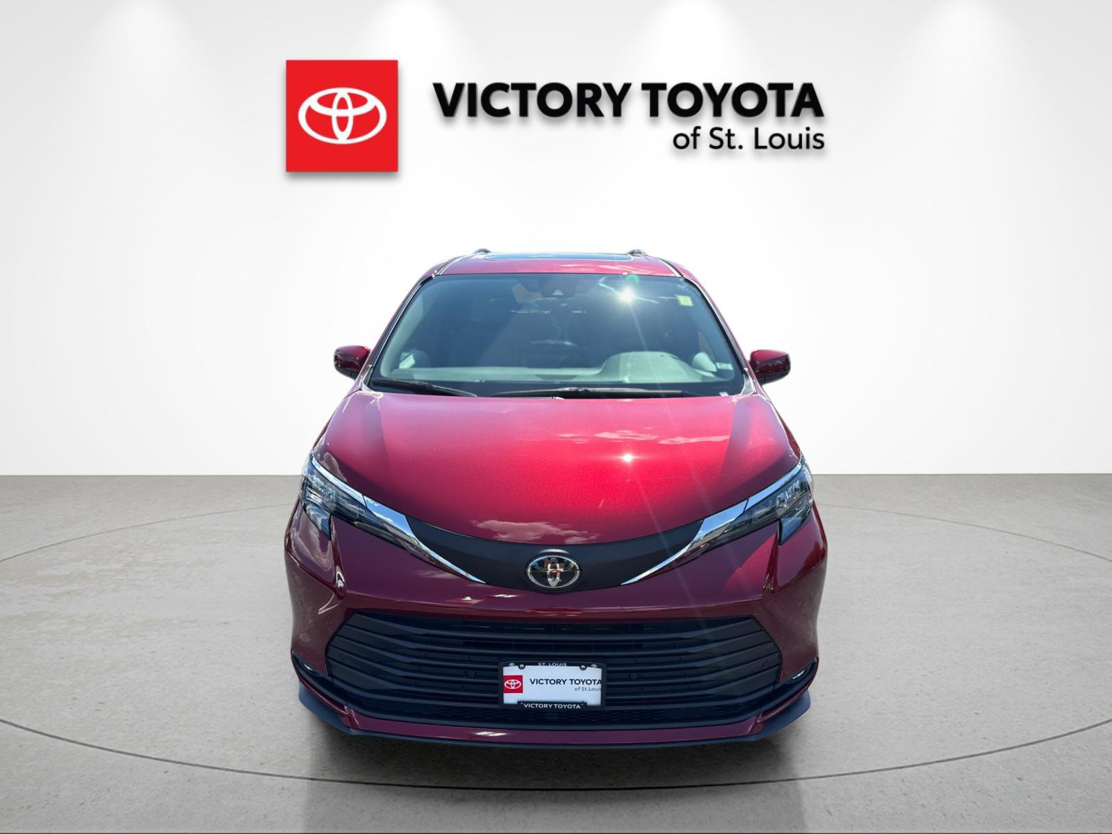 Used 2026 Toyota Sienna XLE FWD image 8