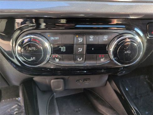 Used 2024 Chevrolet Trax ACTIV w/ Sunroof Package image 17