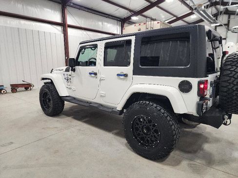 Used 2017 Jeep Wrangler Unlimited Sahara image 7