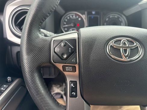 Used 2022 Toyota Tacoma SR5 AWD/4WD image 19