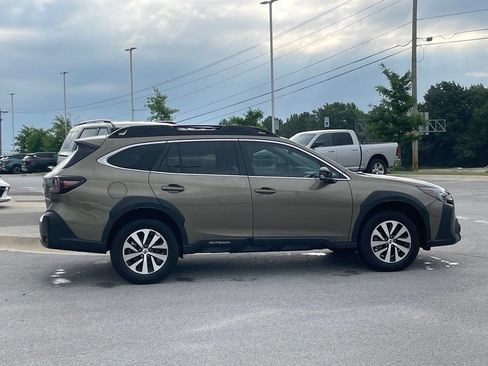 Used 2025 Subaru Outback Premium AWD/4WD image 9