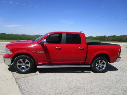 Used 2017 RAM 1500 Laramie AWD/4WD image 2