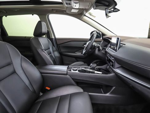 Used 2023 Nissan Rogue SV w/ SV Premium B Package image 29