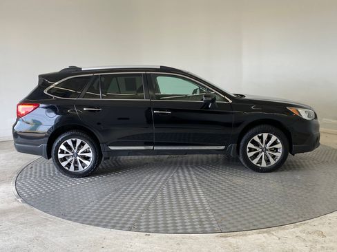 Used 2017 Subaru Outback 3.6R Touring image 8