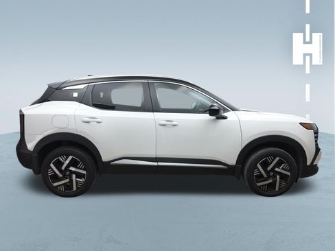 Used 2026 Nissan Kicks SV FWD image 3