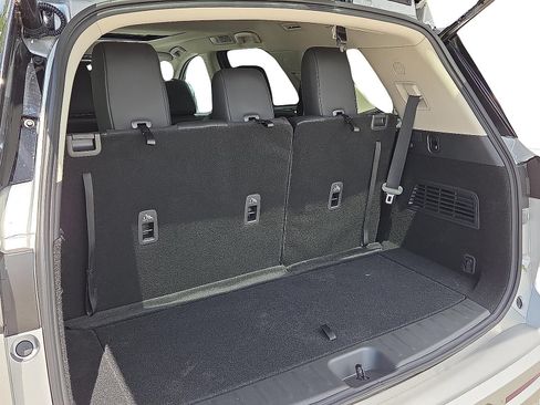 Used 2025 Nissan Pathfinder SL w/ SL Premium Package FWD image 9
