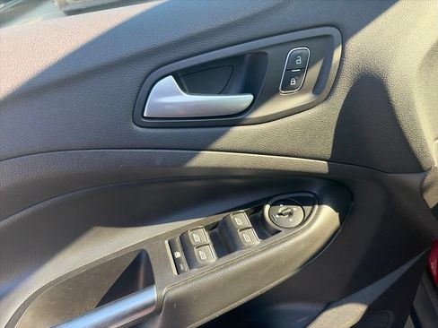 Used 2017 Ford C-MAX Energi SE w/ Equipment Group 402A FWD image 17