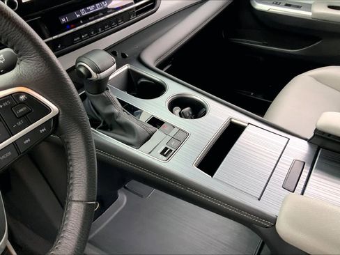Used 2025 Toyota Sienna XLE image 16