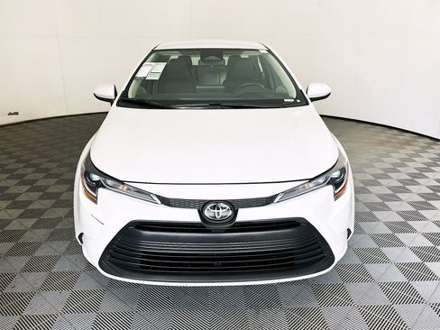 Used 2025 Toyota Corolla LE FWD image 8