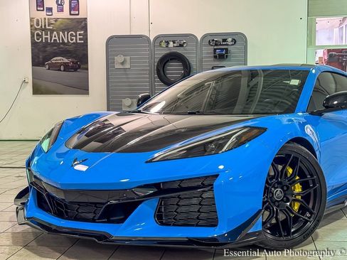 Used 2025 Chevrolet Corvette Z06 w/ Stealth Interior Trim Package RWD image 5