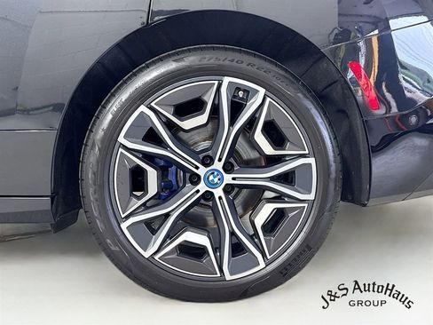 Used 2024 BMW iX xDrive50 w/ Premium Package AWD/4WD image 40