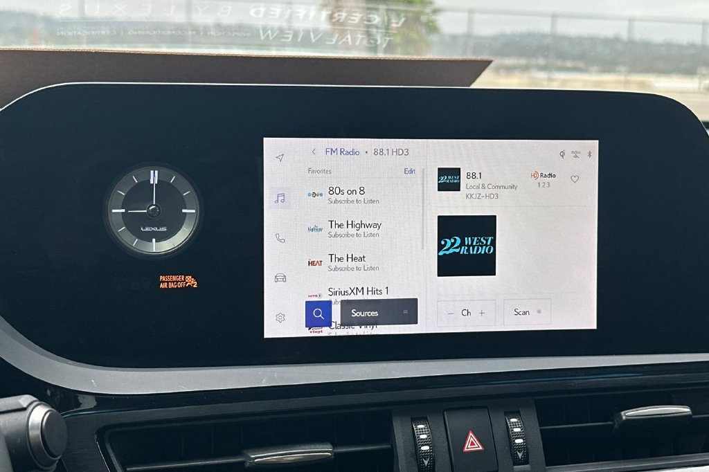 Certified 2024 Lexus ES 350 w/ Premium Package FWD image 17