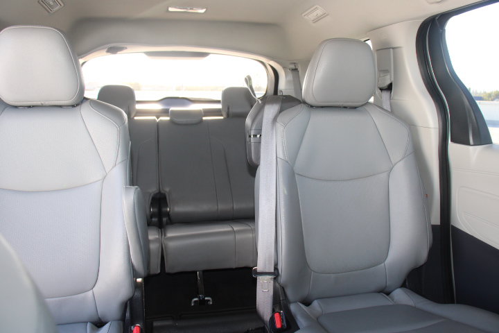 Used 2022 Toyota Sienna XLE FWD image 22