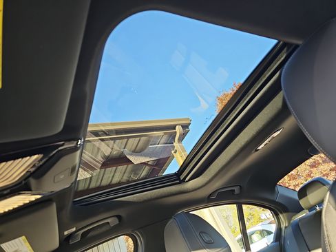 New 2025 BMW 330i xDrive Sedan w/ Premium Package image 31