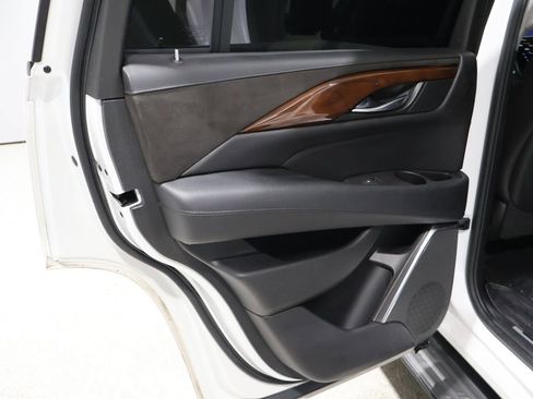 Used 2016 Cadillac Escalade Luxury image 22