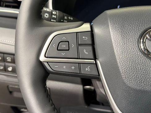 Certified 2025 Toyota Highlander Platinum image 26