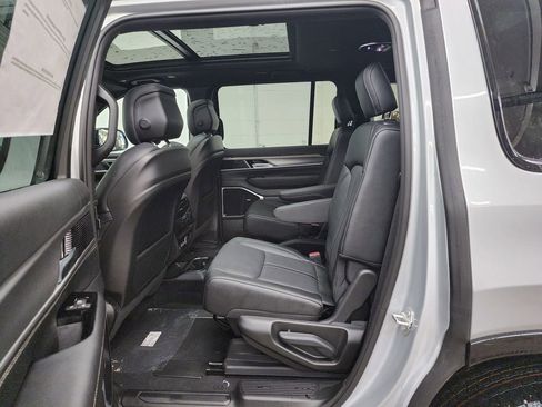 New 2026 Jeep Grand Wagoneer Limited image 32