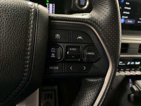 Used 2025 Toyota 4Runner SR5 AWD/4WD image 18