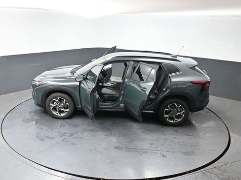 Used 2025 Chevrolet Trax LT FWD image 62
