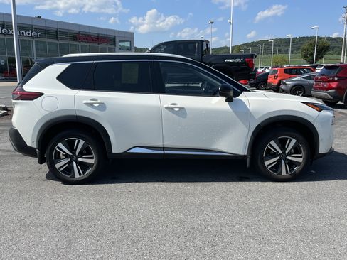 Used 2023 Nissan Rogue SL w/ SL Premium Package AWD/4WD image 2