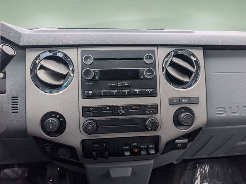 Used 2016 Ford F250 XLT w/ FX4 Off-Road Package AWD/4WD image 5