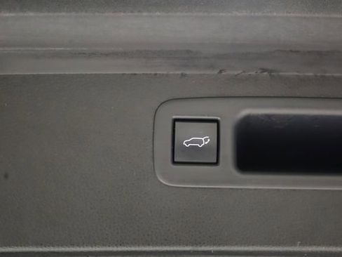 Used 2021 Toyota Highlander XLE image 38