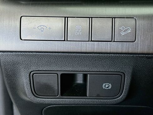 Used 2025 Hyundai Kona SEL FWD image 17