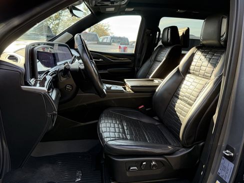 Used 2021 Cadillac Escalade ESV Sport Platinum w/ Heavy-Duty Trailer Package image 25