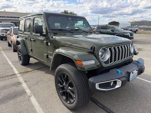 Used 2024 Jeep Wrangler Unlimited Sahara AWD/4WD image 5