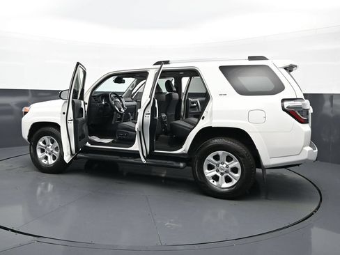 Used 2023 Toyota 4Runner SR5 Premium w/ Moonroof Package RWD image 37