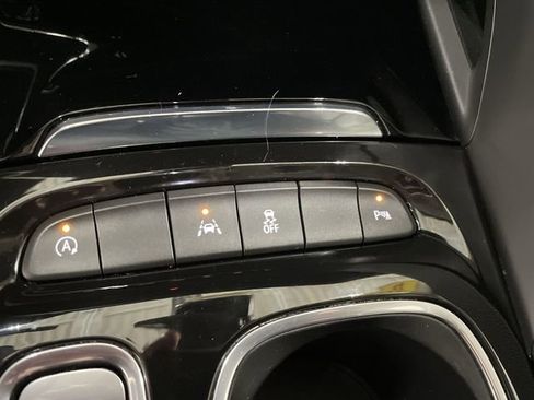 Certified 2023 Buick Envision Essence image 28