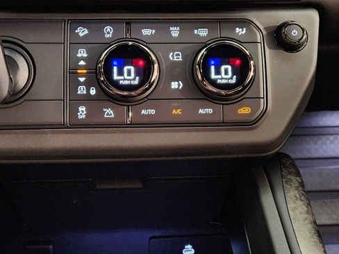 New 2026 Land Rover Defender 110 OCTA AWD/4WD image 31