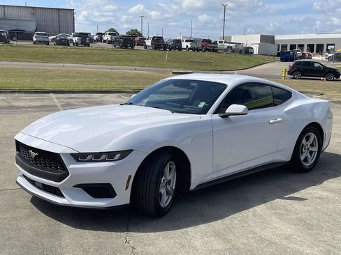 Used 2024 Ford Mustang Coupe RWD image 7