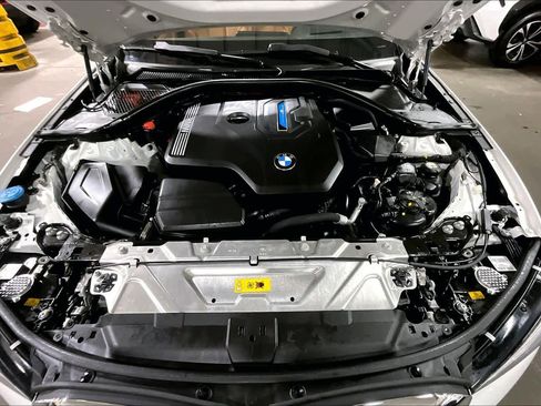 Used 2022 BMW 330e xDrive w/ Premium Package image 31