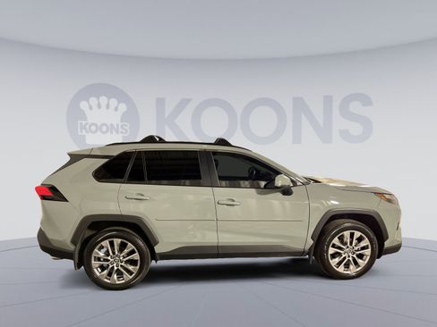 Used 2023 Toyota RAV4 XLE Premium image 8