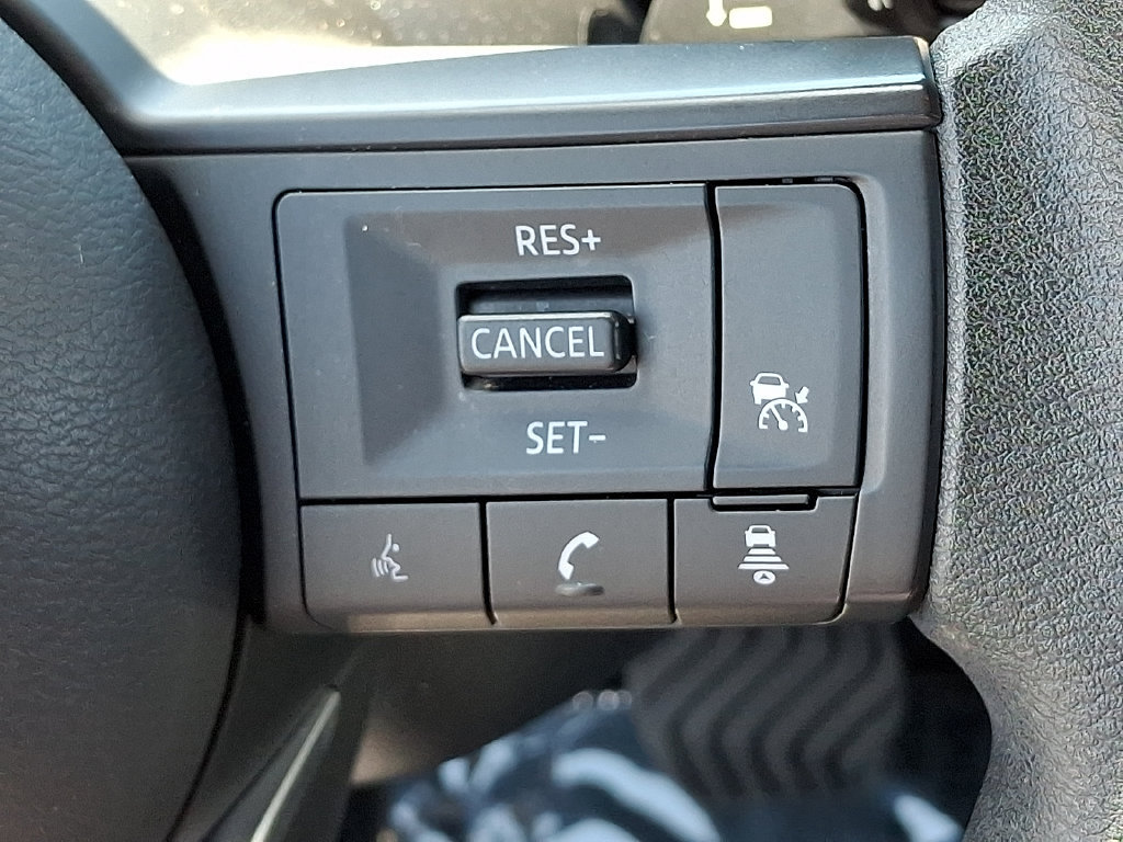 Used 2025 Nissan Kicks SV FWD image 21