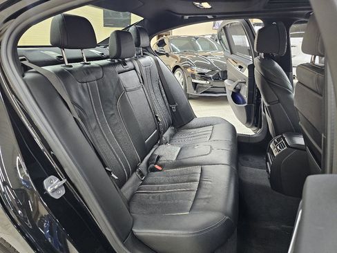 Used 2019 BMW 530e w/ Premium Package image 24