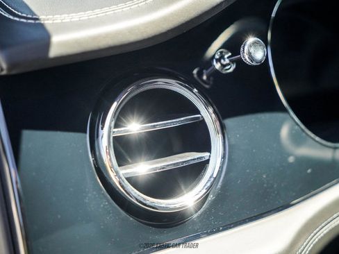Used 2021 Bentley Bentayga image 34
